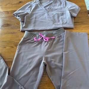 Figs Taupe Scrub Set with Bright Pink Tie